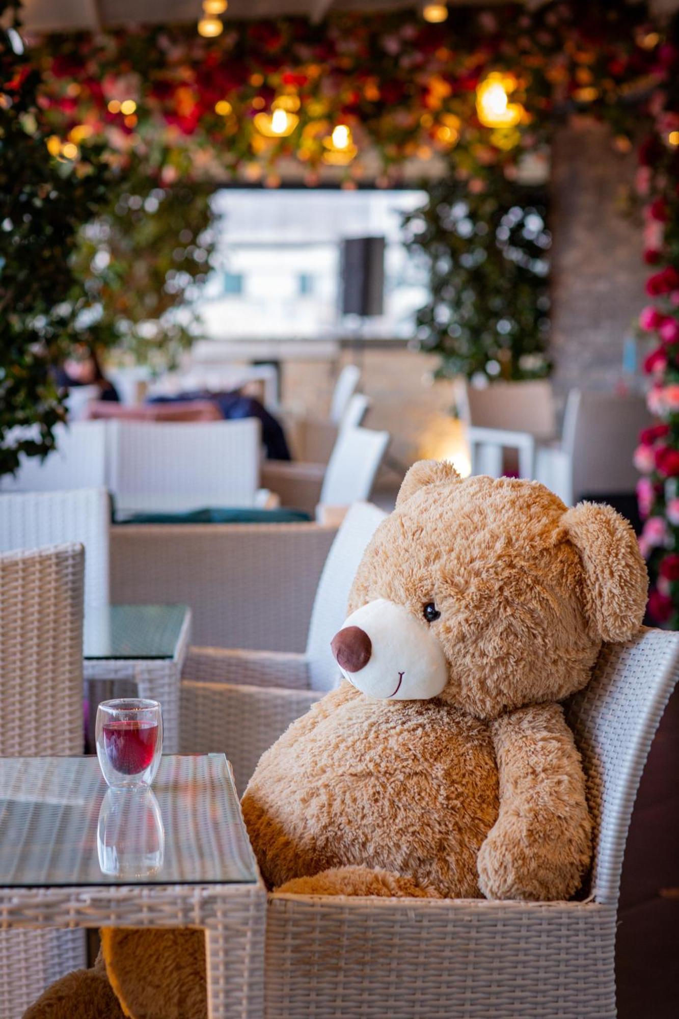 River Side Hotel Tbilisi Exterior foto Teddy bear